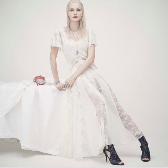 ZARA Limited Edition Frame Necklace - Picture 2 of 10